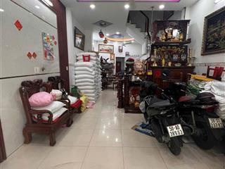 Nhà xã bà điểm ,vị trí tốt nhiều tiện ích,gần chợ,trường học ,bến xe ,.......vv