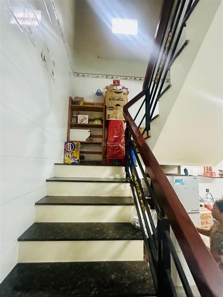 Hơn 5 tỷ, 3pn, nhà đường 6m vừa ở vừa kinh doanh tại nhà, sổ hồng chính chủ