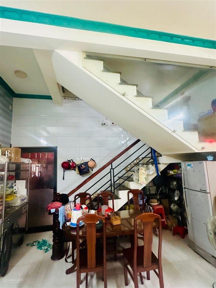 Hơn 5 tỷ, 3pn, nhà đường 6m vừa ở vừa kinh doanh tại nhà, sổ hồng chính chủ