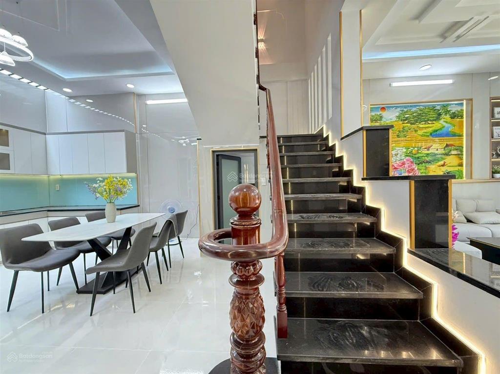 5.95 tỷ nhà phố liền kề khu dân cư dân trí cao quận 12