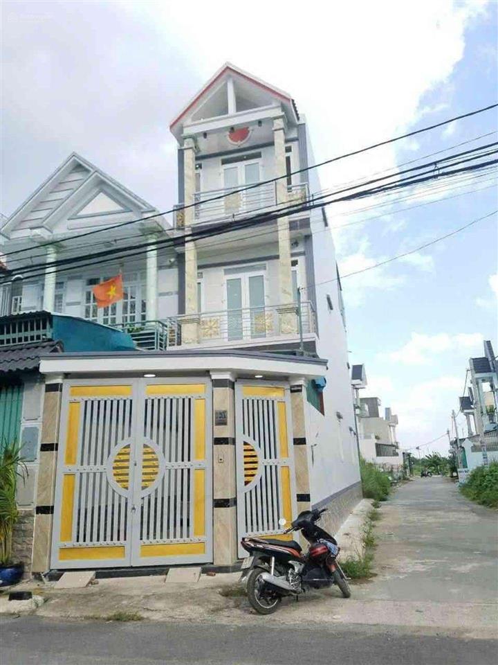6 tỷ nhà góc 2 mặt tiền 84m 3 tầng khu dân cư xã bà điểm dân trí cao.