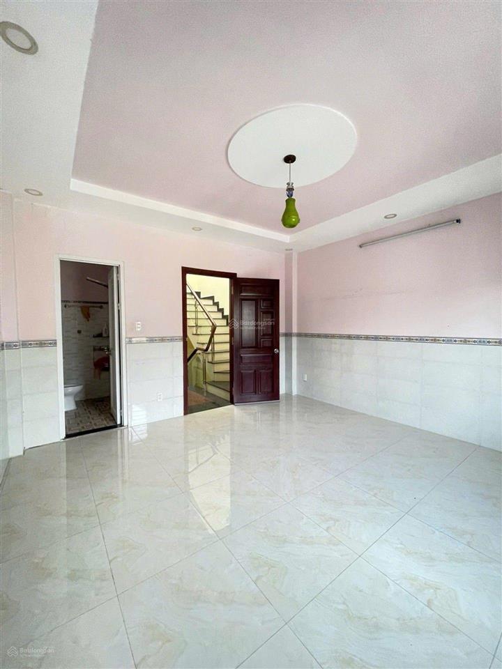 6,9 tỷ nhà 3 tầng. khu dân cư hoàng hải xã bà điểm. mặt tiền đường 12m.