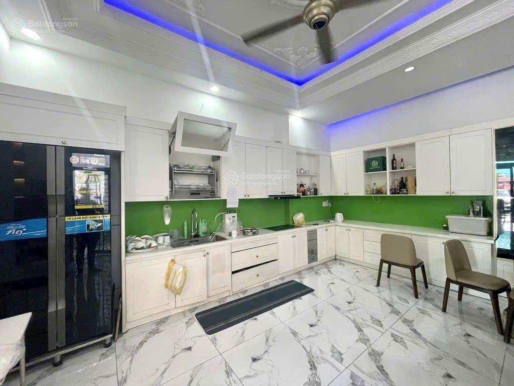 9.7 tỷ 112m², 4 tầng, 6pn, khu nhà lầu biệt thự đường 10m, nhà có thang máy