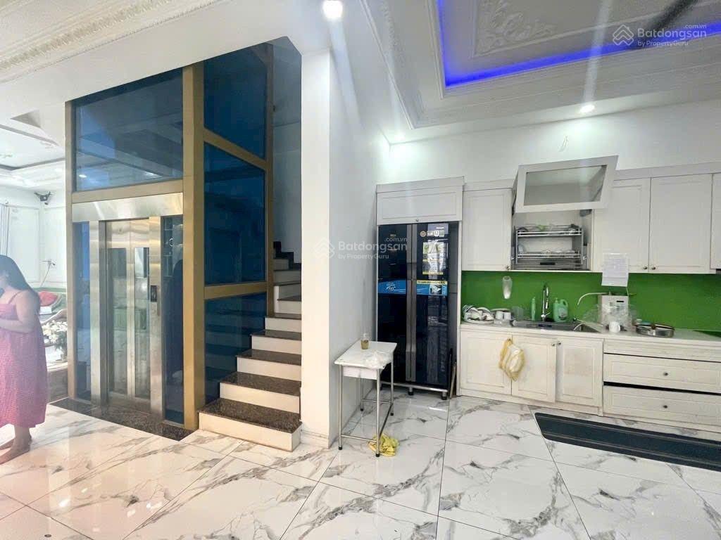 9.7 tỷ 112m², 4 tầng, 6pn, khu nhà lầu biệt thự đường 10m, nhà có thang máy