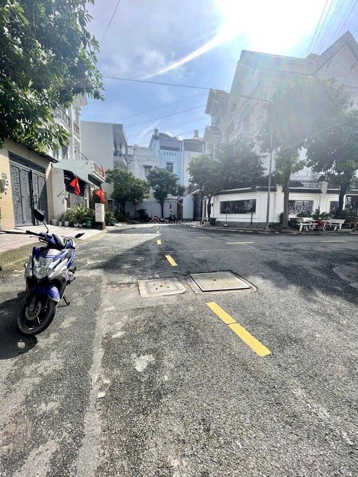 9.7 tỷ 112m², 4 tầng, 6pn, khu nhà lầu biệt thự đường 10m, nhà có thang máy