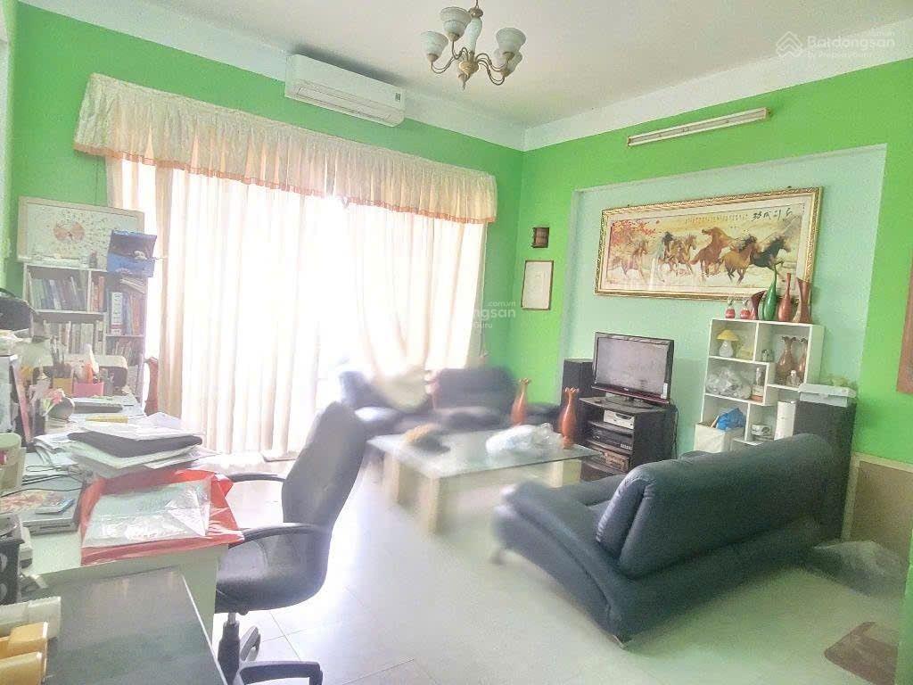 Giảm 600 còn 6 tỷ nhà 3 tầng 100m². đường 12m xã bà điểm