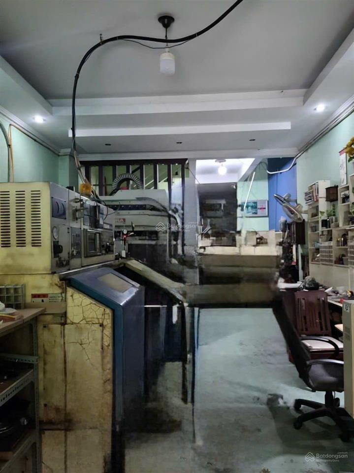 Giảm 600 còn 6 tỷ nhà 3 tầng 100m². đường 12m xã bà điểm