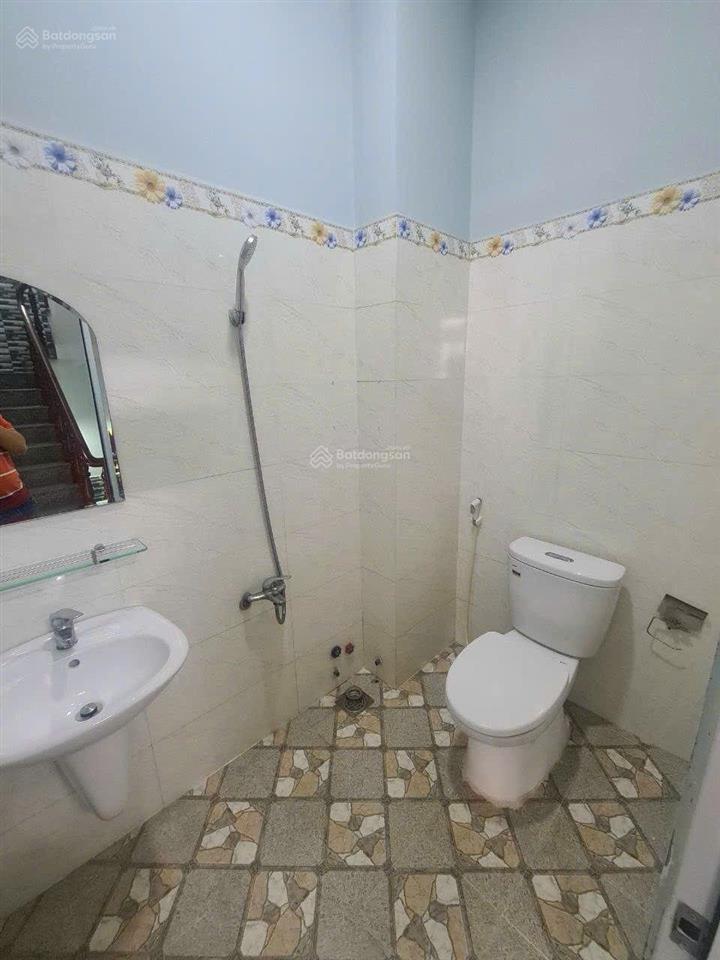 5.9 tỷ. 3 tầng. 4pn. ngang 6m. cách mặt tiền 30m. gần cầu đất sét an phú đông 9