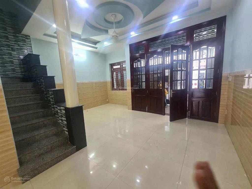 5.9 tỷ. 3 tầng. 4pn. ngang 6m. cách mặt tiền 30m. gần cầu đất sét an phú đông 9