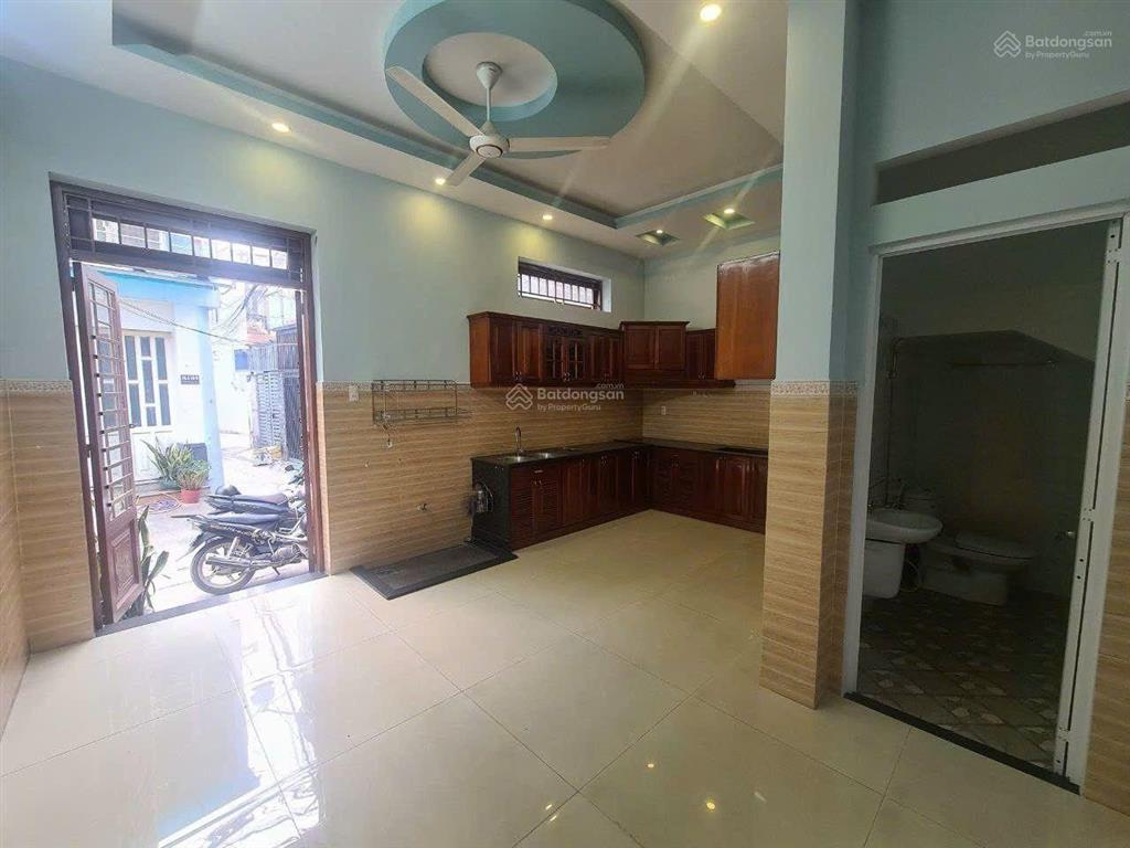 5.9 tỷ. 3 tầng. 4pn. ngang 6m. cách mặt tiền 30m. gần cầu đất sét an phú đông 9