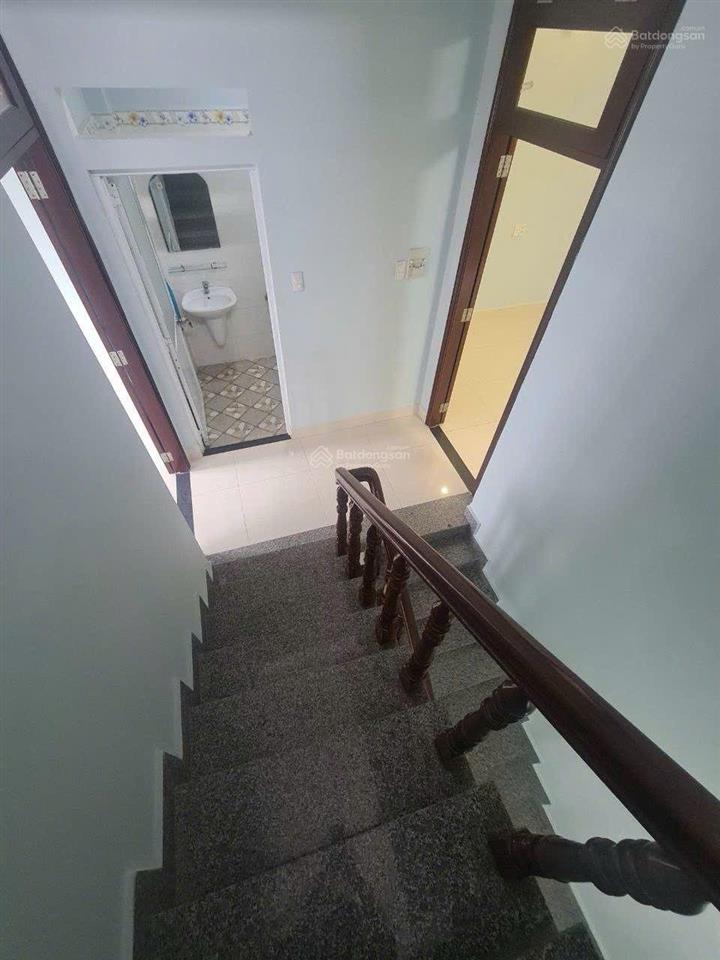 5.9 tỷ. 3 tầng. 4pn. ngang 6m. cách mặt tiền 30m. gần cầu đất sét an phú đông 9