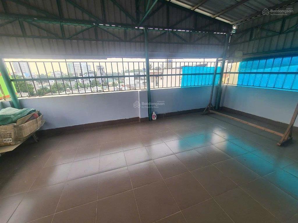 5.9 tỷ. 3 tầng. 4pn. ngang 6m. cách mặt tiền 30m. gần cầu đất sét an phú đông 9