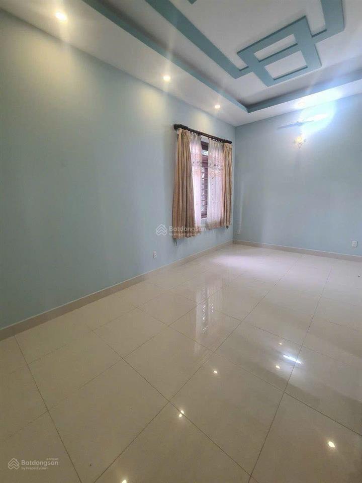 5.9 tỷ. 3 tầng. 4pn. ngang 6m. cách mặt tiền 30m. gần cầu đất sét an phú đông 9
