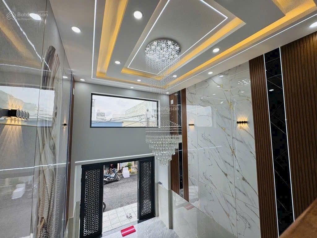 8.5 tỷ. nhà 5 tầng 6pn. 5wc. mới 100% ở ngay. p. trung mỹ tây