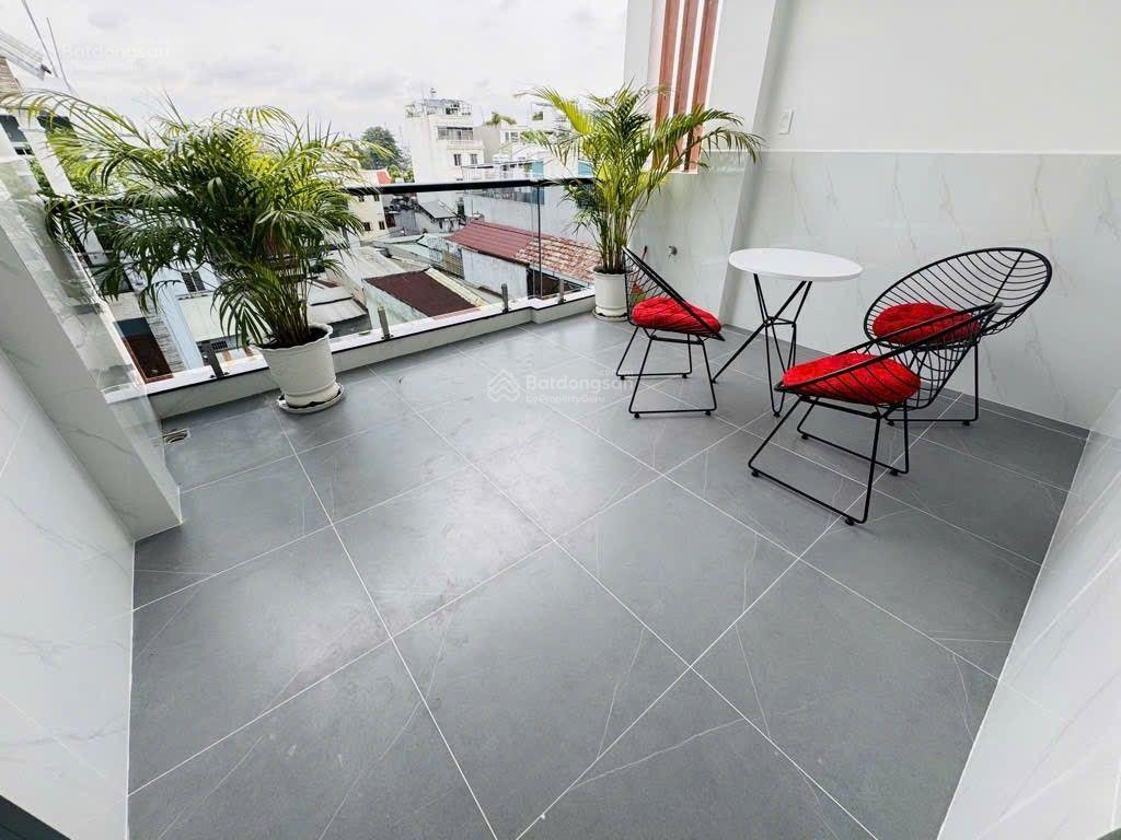 8.5 tỷ. nhà 5 tầng 6pn. 5wc. mới 100% ở ngay. p. trung mỹ tây