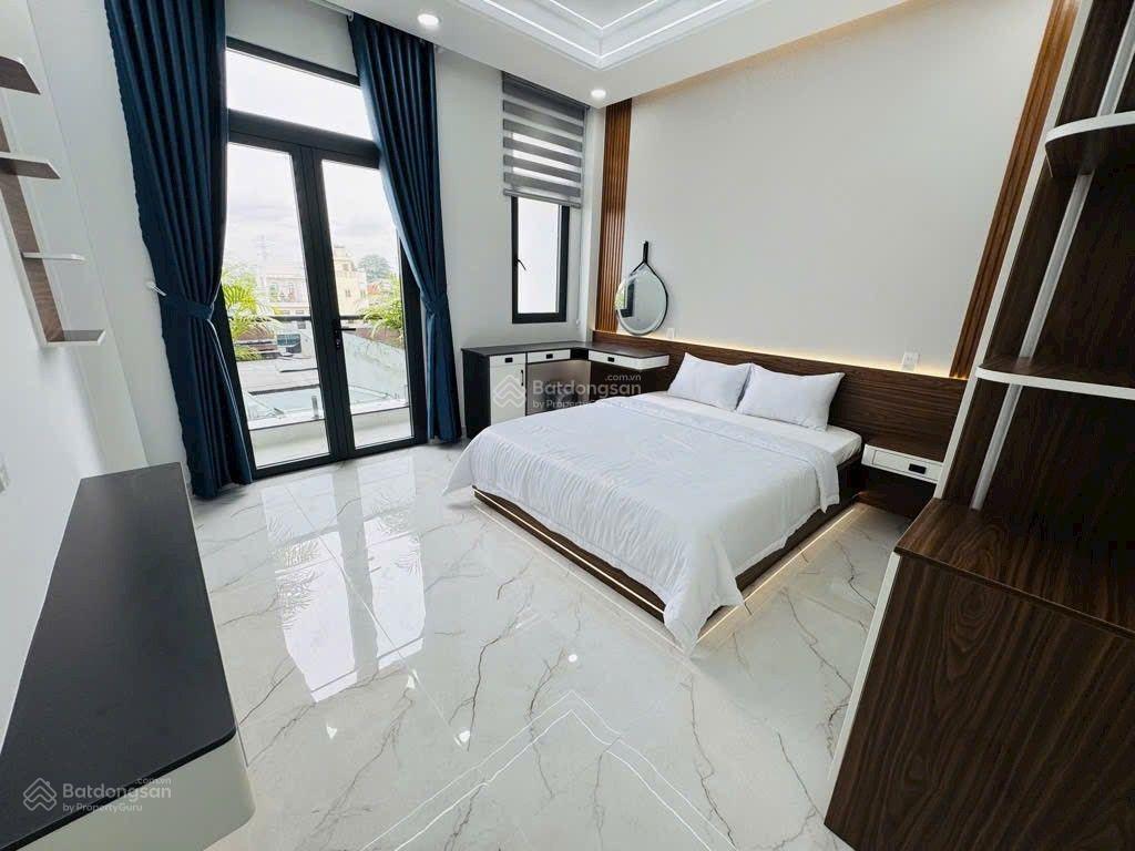 8.5 tỷ. nhà 5 tầng 6pn. 5wc. mới 100% ở ngay. p. trung mỹ tây