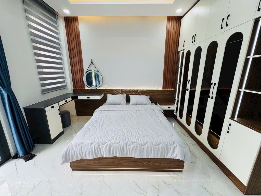 8.5 tỷ. nhà 5 tầng 6pn. 5wc. mới 100% ở ngay. p. trung mỹ tây