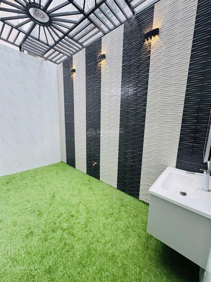 8.5 tỷ. nhà 5 tầng 6pn. 5wc. mới 100% ở ngay. p. trung mỹ tây