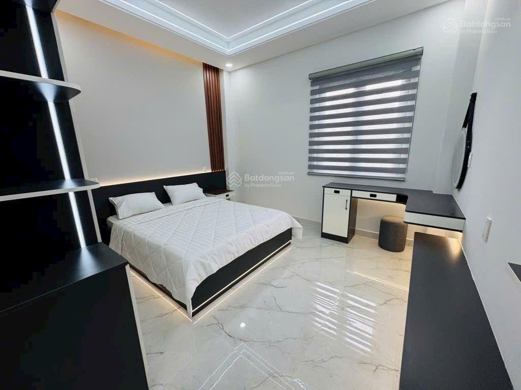 8.5 tỷ. nhà 5 tầng 6pn. 5wc. mới 100% ở ngay. p. trung mỹ tây