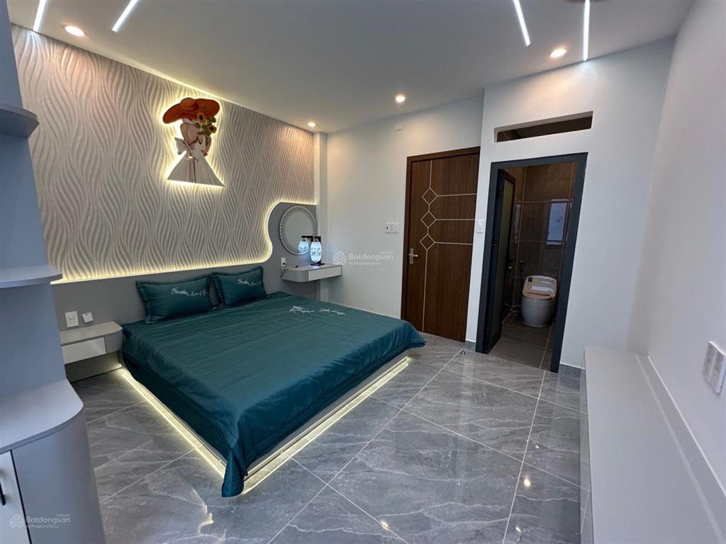 7,2 tỷ nhà 5 tầng mới vào ở ngay.