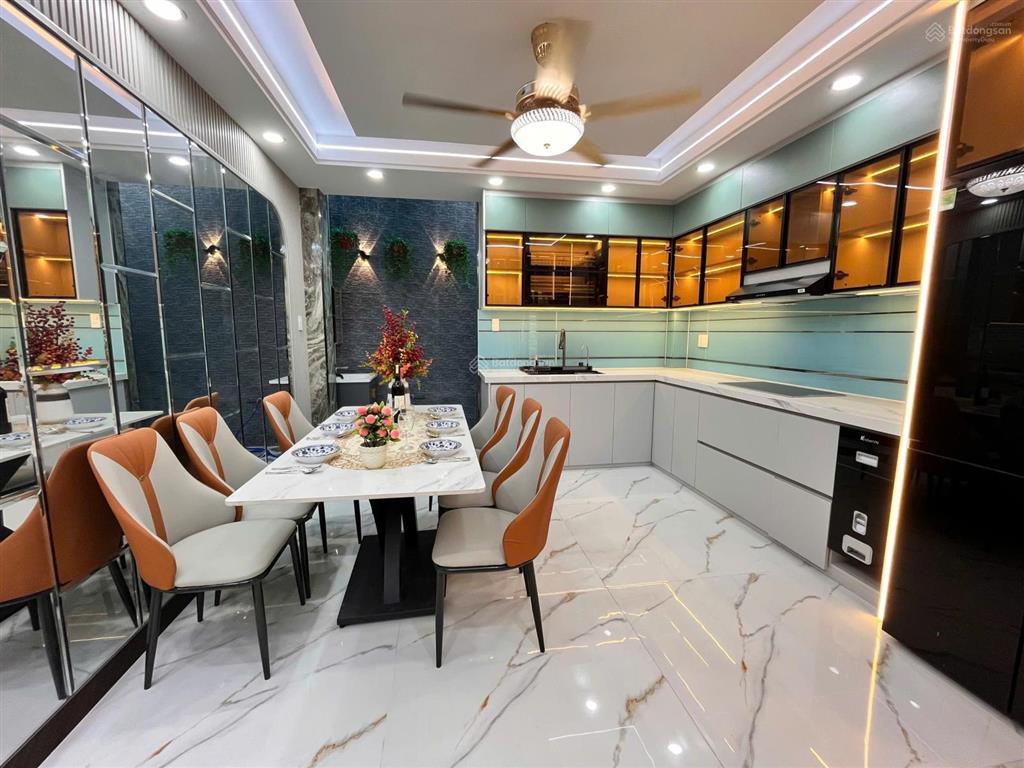 5.95 tỷ. nhà phố 5 tầng mới 100%