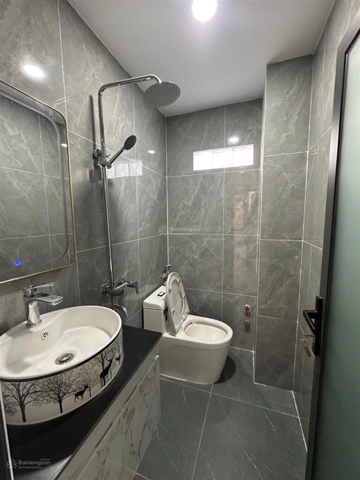 4.7 tỷ nhà mới 4 tầng hẻm 6m trung mỹ tây q12 phù hợp gia đình thích vào ở ngay. vị trí thuận tiện