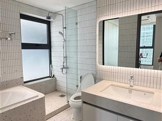 Em cho thuê căn 4pn tại toà udic gần lotte tây hồ , giá 19 tr  0987 448 ***