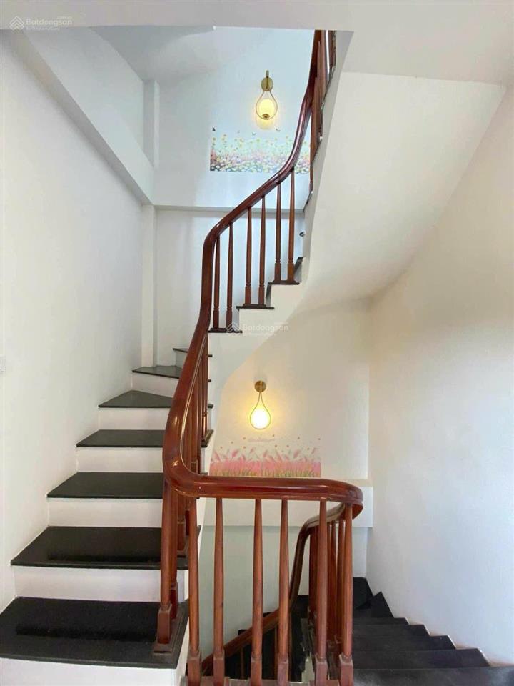 Bán nhà riêng 3 tầng, lửng tại nam hồng, 7,x tỷ, 50m2, 2pn, 2wc, đẹp, 3 ô tô tránh đỗ.