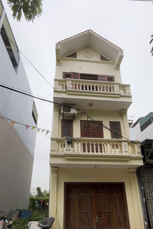 Bán nhà riêng 3 tầng, lửng tại nam hồng, 7,x tỷ, 50m2, 2pn, 2wc, đẹp, 3 ô tô tránh đỗ.