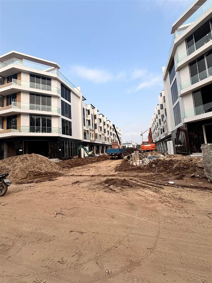 Bán gấp liền kề giáp hà đông thanh hà cienco 5,nhà lô góc 5 tầng thang máy oto phân lô 6 ngủ 6 vs