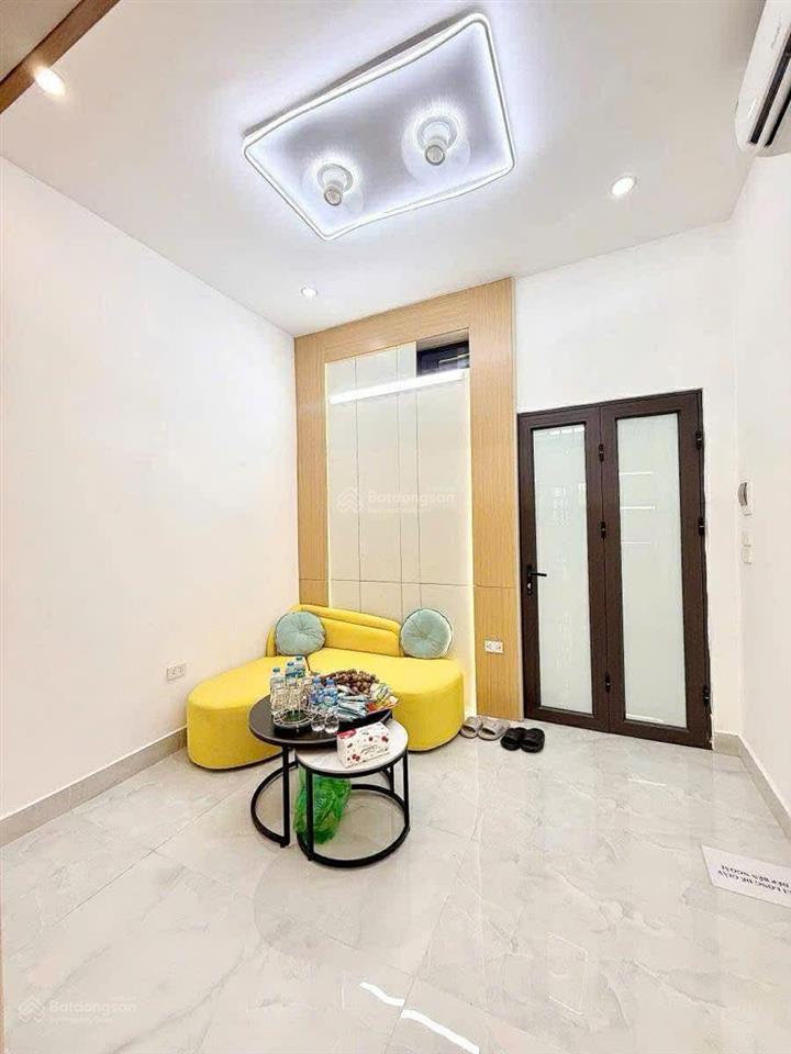 Nhỉnh 2 tỷ  lò đúc  mới đẹp  ở luôn.  0985 634 ***