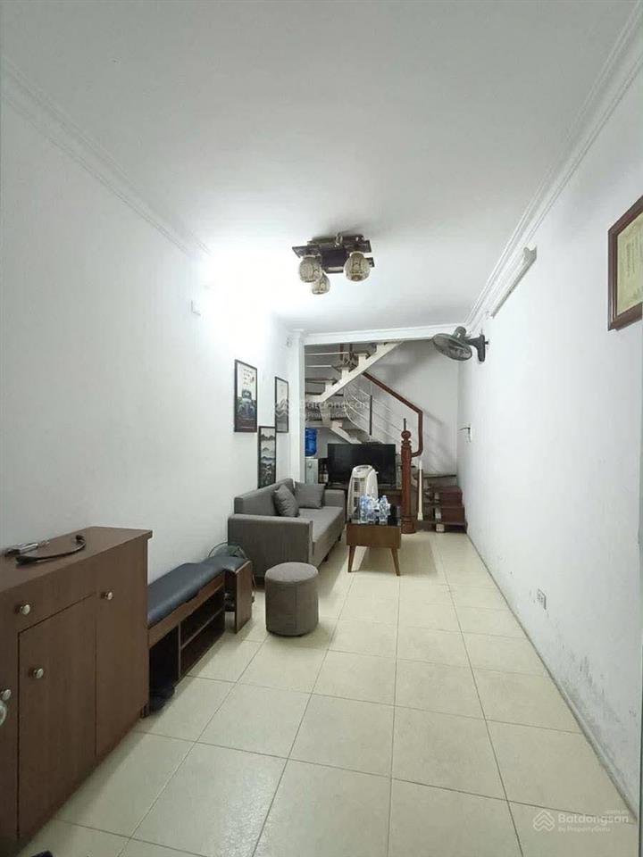 Nhỉnh 2 tỷ  lò đúc  mới đẹp  ở luôn.  0985 634 ***