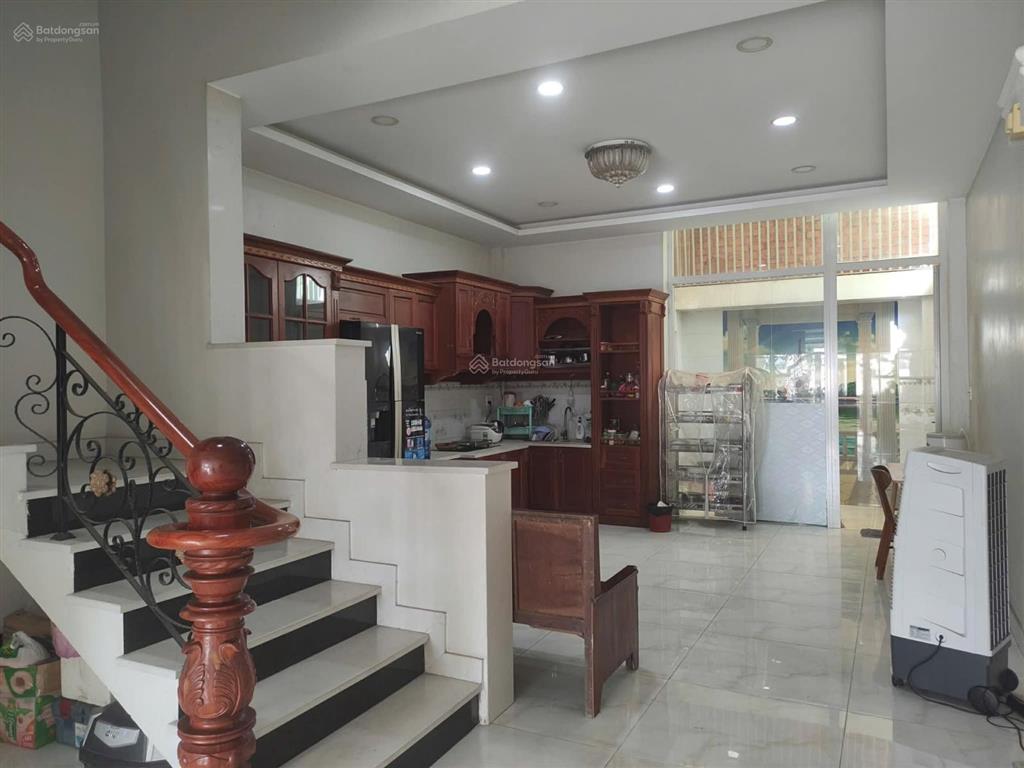 Cần bán gấp nhà mặt tiền đường 41 trịnh quang nghị q8 dt 5x20m2, 1 trệt, 2 lầu, 1 sân thượng, có