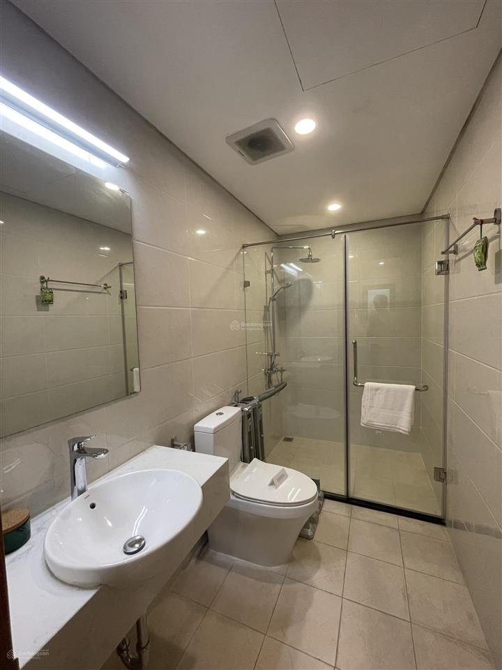 Cần chuyển nhượng căn 2pn 2vs đông nam tòa b  bàn giao đồ liền tường  tổng giá 5.180 tỷ