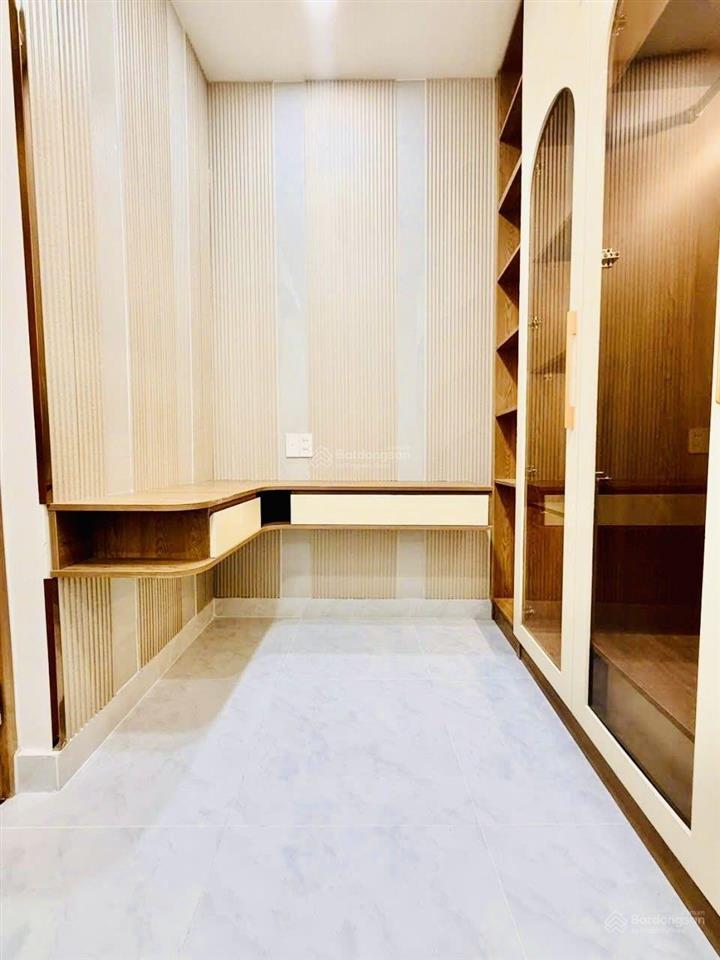 N223
nhà đẹp ở ngay full nội thất chỉ 3.19 tỷ  cách 10m ra hẻm xe hơi.