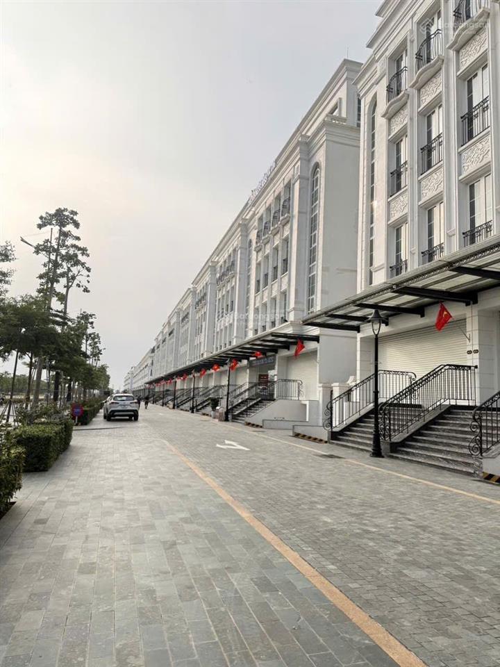 Duy nhất 1 căn biệt thự mặt đường tây thăng long rộng 60,5m,vỉa hè 15m chạy thẳng sang hồ tây200m2