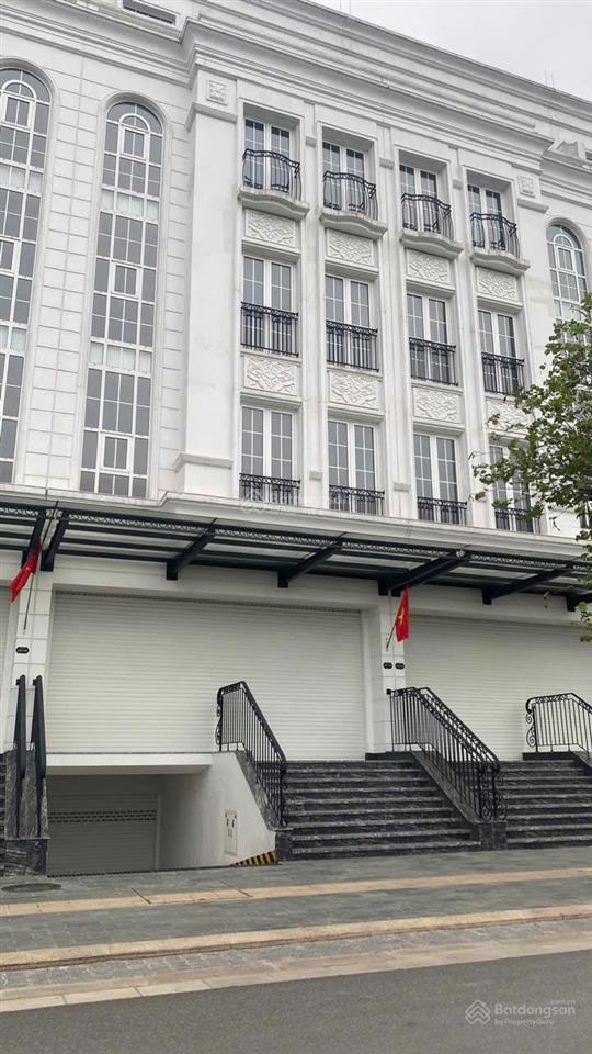 Duy nhất 1 căn biệt thự mặt đường tây thăng long rộng 60,5m,vỉa hè 15m chạy thẳng sang hồ tây200m2