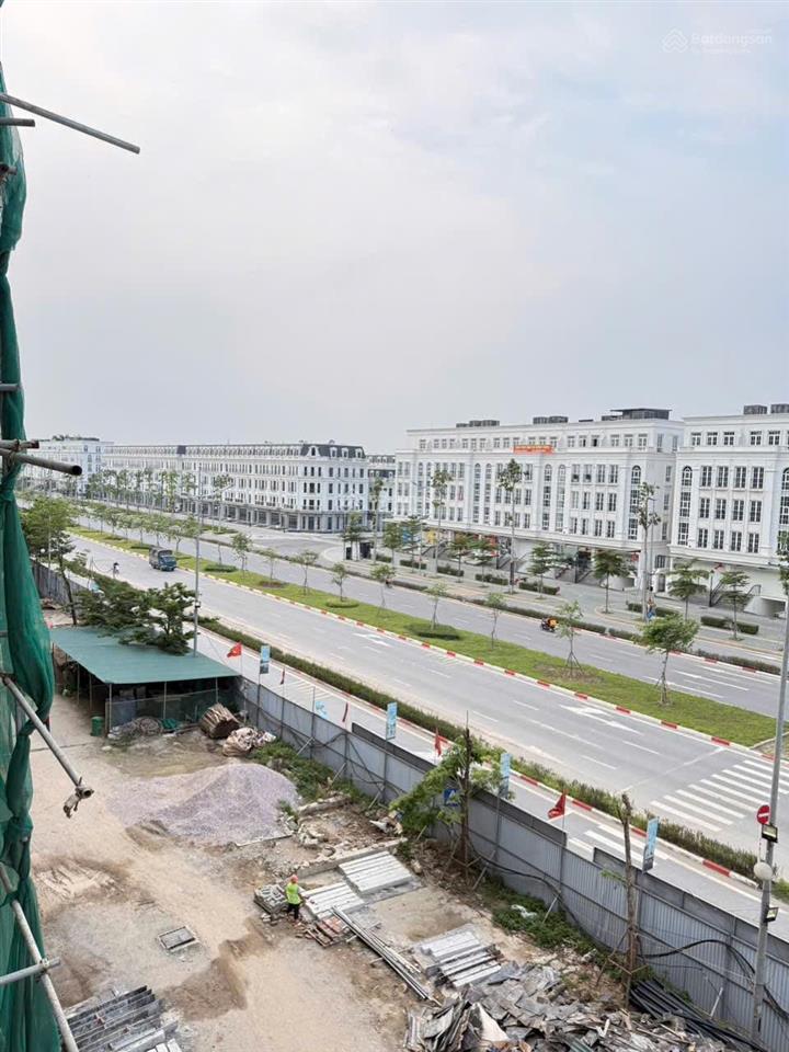 Duy nhất 1 căn biệt thự mặt đường tây thăng long rộng 60,5m,vỉa hè 15m chạy thẳng sang hồ tây200m2