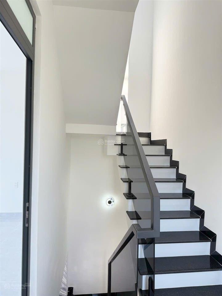 Nhà đẹp 3 tầng đường rộng 6,5m phường tây nha trang, khánh hòa. sổ hồng hoàn công