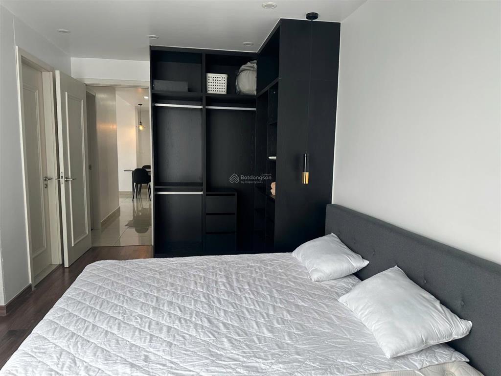 Cho thuê căn 2 ngủ góc minato  giá tốt