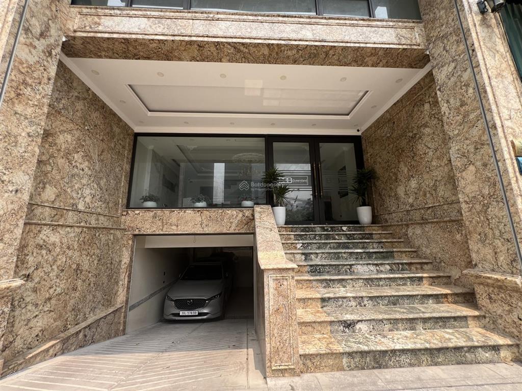 Bán tòa nhà làm trụ sở cty 7,5 tầng, mới xd (có hầm, 5 tầng office, 2 tầng để ở)
