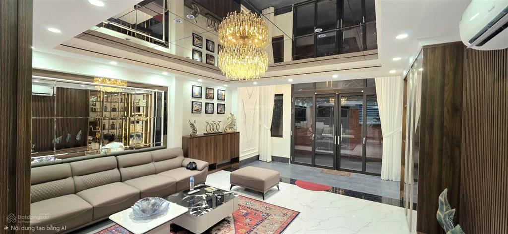 Chính chủ bán căn nhà đẹp như hoa hậu, phố đê la thành, gần ngã tư ô chợ dừa, 60m2, full nội thất