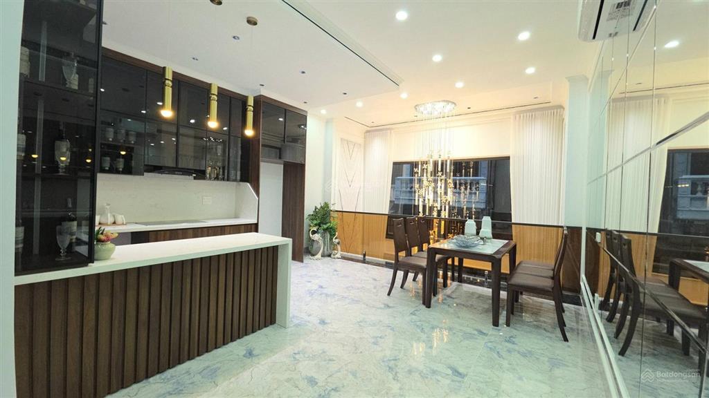 Chính chủ bán căn nhà đẹp như hoa hậu, phố đê la thành, gần ngã tư ô chợ dừa, 60m2, full nội thất