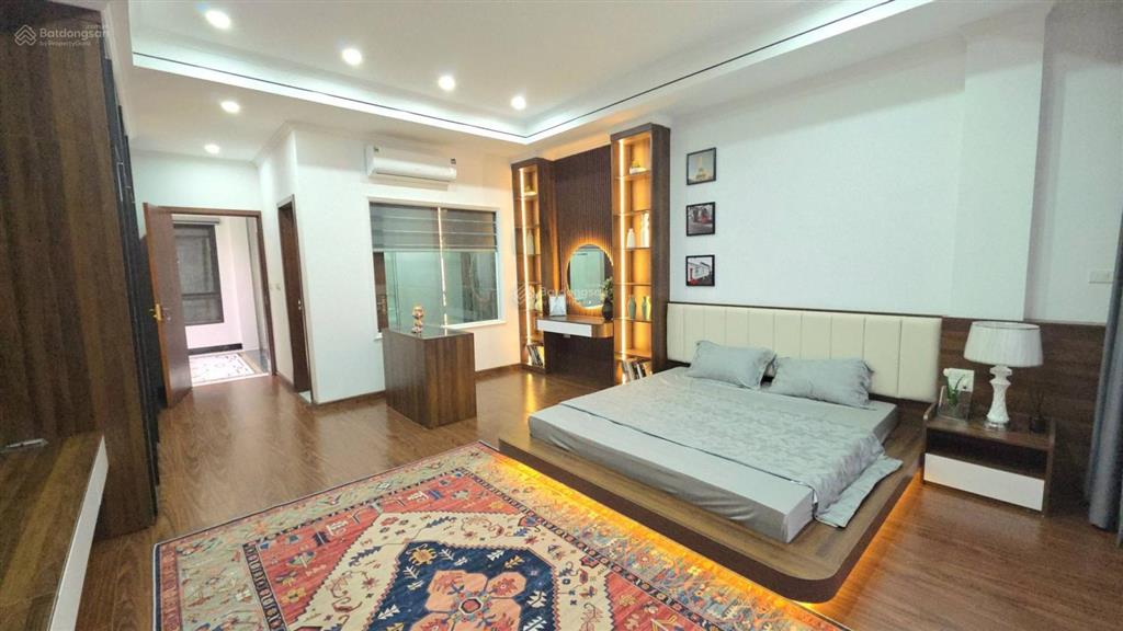 Chính chủ bán căn nhà đẹp như hoa hậu, phố đê la thành, gần ngã tư ô chợ dừa, 60m2, full nội thất