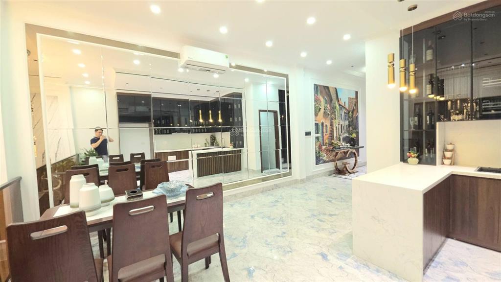 Chính chủ bán căn nhà đẹp như hoa hậu, phố đê la thành, gần ngã tư ô chợ dừa, 60m2, full nội thất