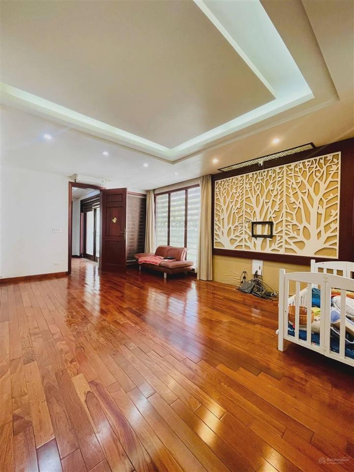 Cần tiền bán biệt thự, long biên, giá tốt, cần tiền, dt 303m2, mt 12,8m, giá hơn 70 tỷ