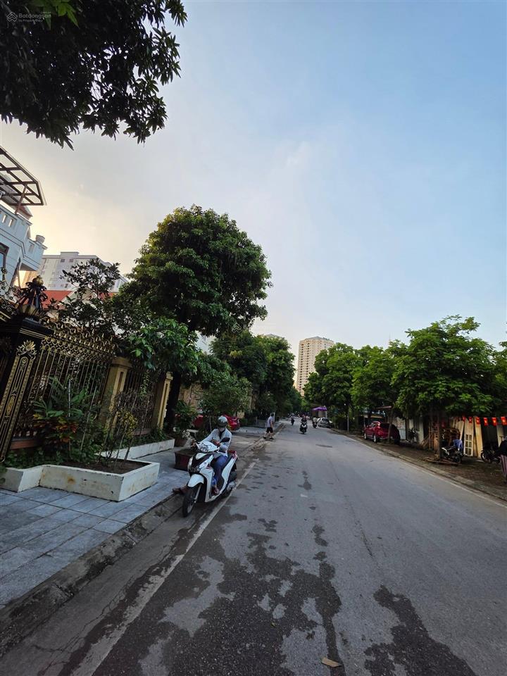 Bán đất tặng nhà 3 tầng cũ, ô tô tránh, phố lương thế vinh, cạnh khu nhà ở quốc hội, nhà hát bca