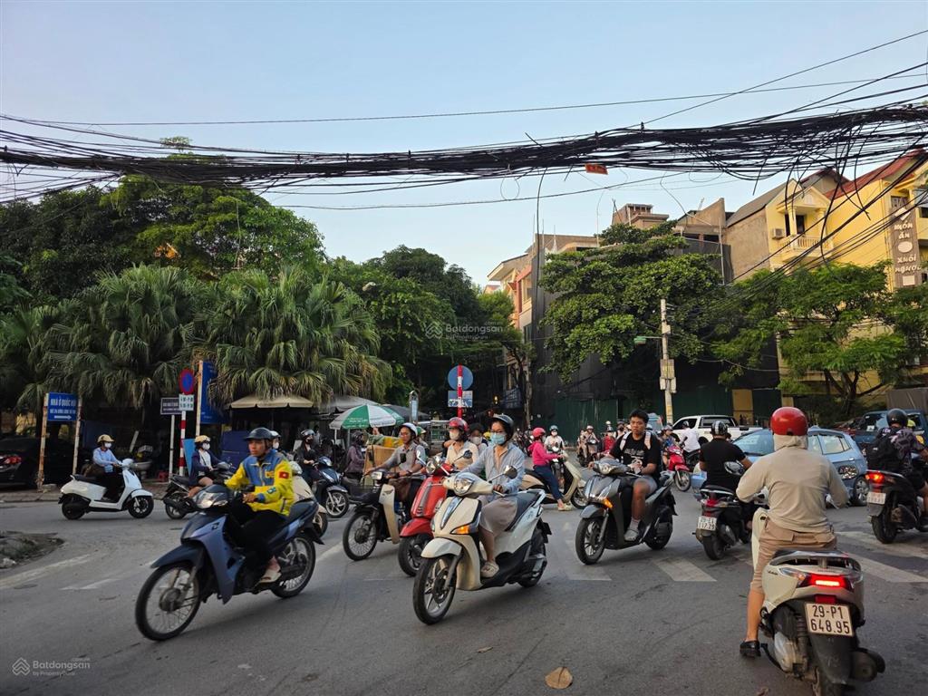 Bán đất tặng nhà 3 tầng cũ, ô tô tránh, phố lương thế vinh, cạnh khu nhà ở quốc hội, nhà hát bca