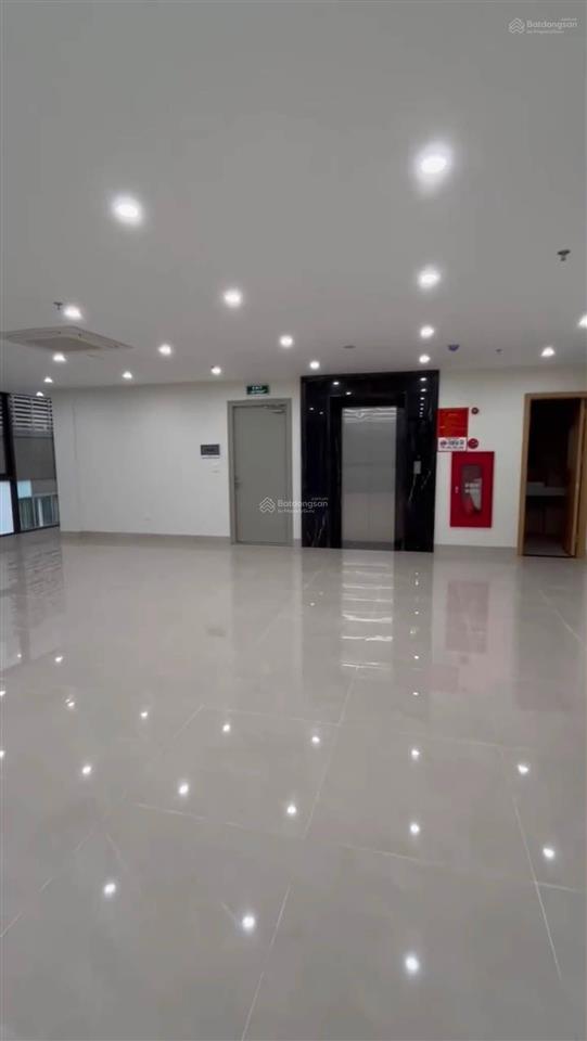 Siêu phẩm tòa nhà văn phòng, lê văn lương, 120m2, 10 tầng, mt 12m, lô góc, có hầm thu 140 tr/th