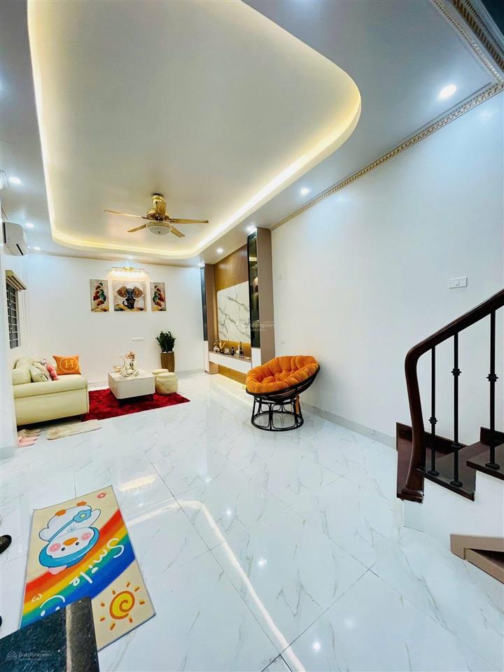 Bán nhà trung kính cách mặt đường vđ 2.5 chỉ 60m, full nội thất, quá hợp lý luôn, chủ thiện chí bán